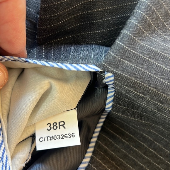 Tommy Hilfiger 38R Gray Pinstripe 100% Wool Gray Blazer Suit Jacket - Picture 3 of 9